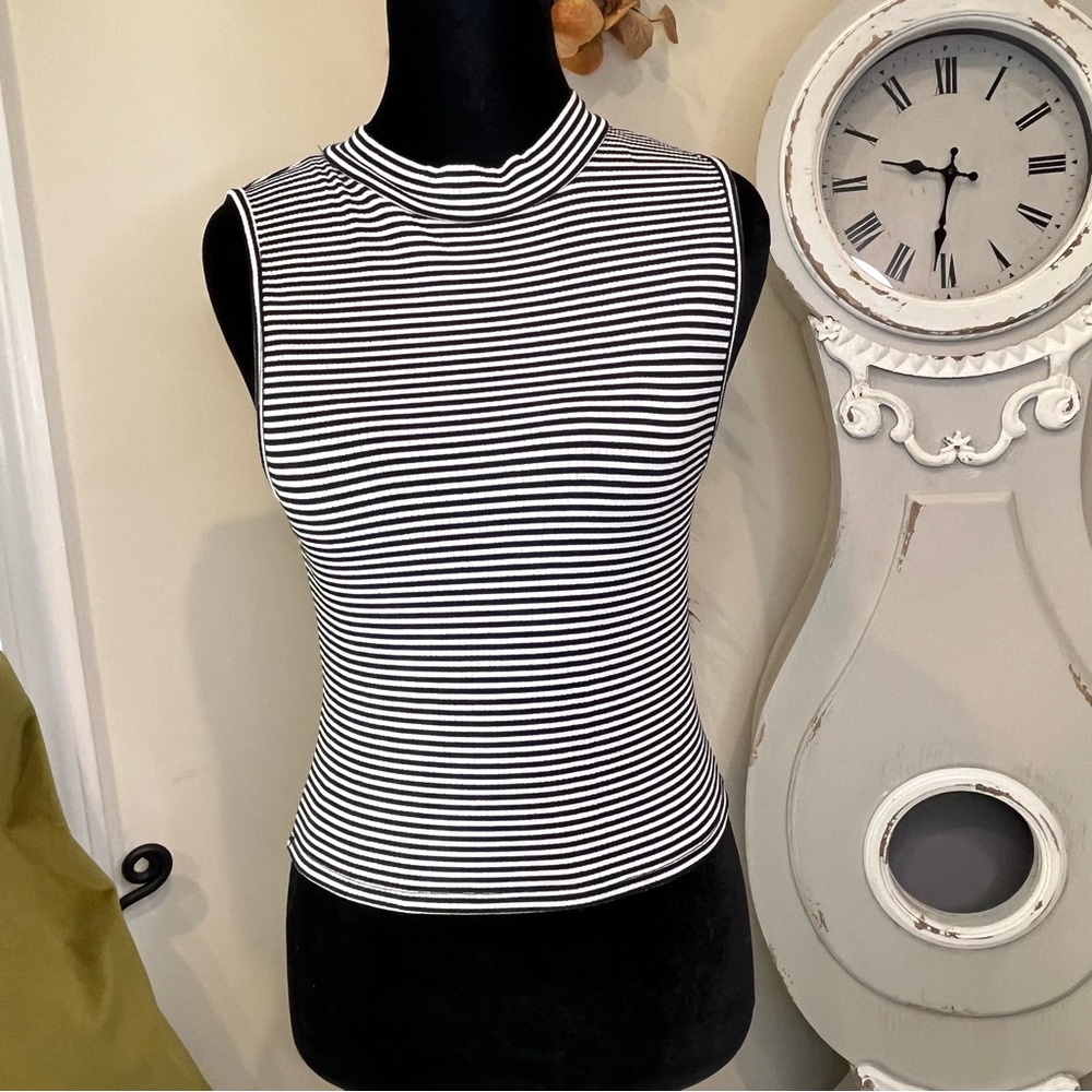 Annabelle Black & White Striped Sleeveless Fitted Mock-Neck Tank Top Medium EUC